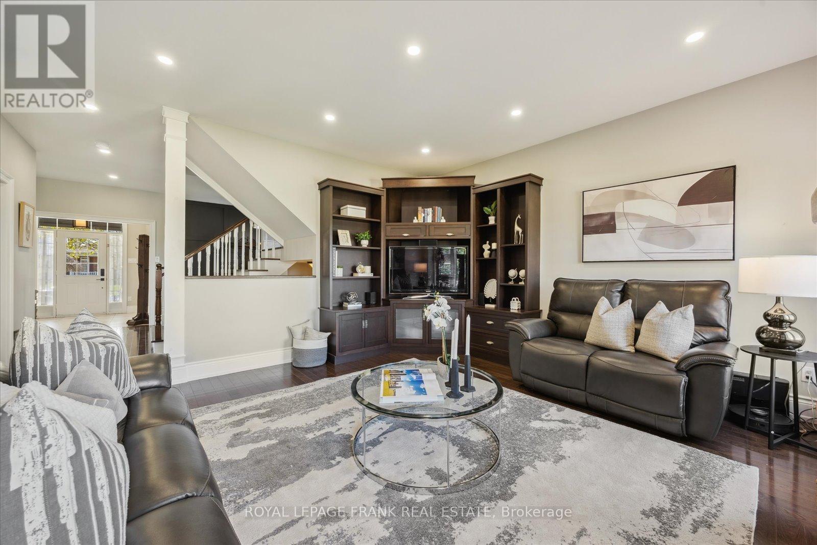 












21 BROWNSCOMBE CRESCENT

,
Uxbridge,




Ontario
L9P1Y1

