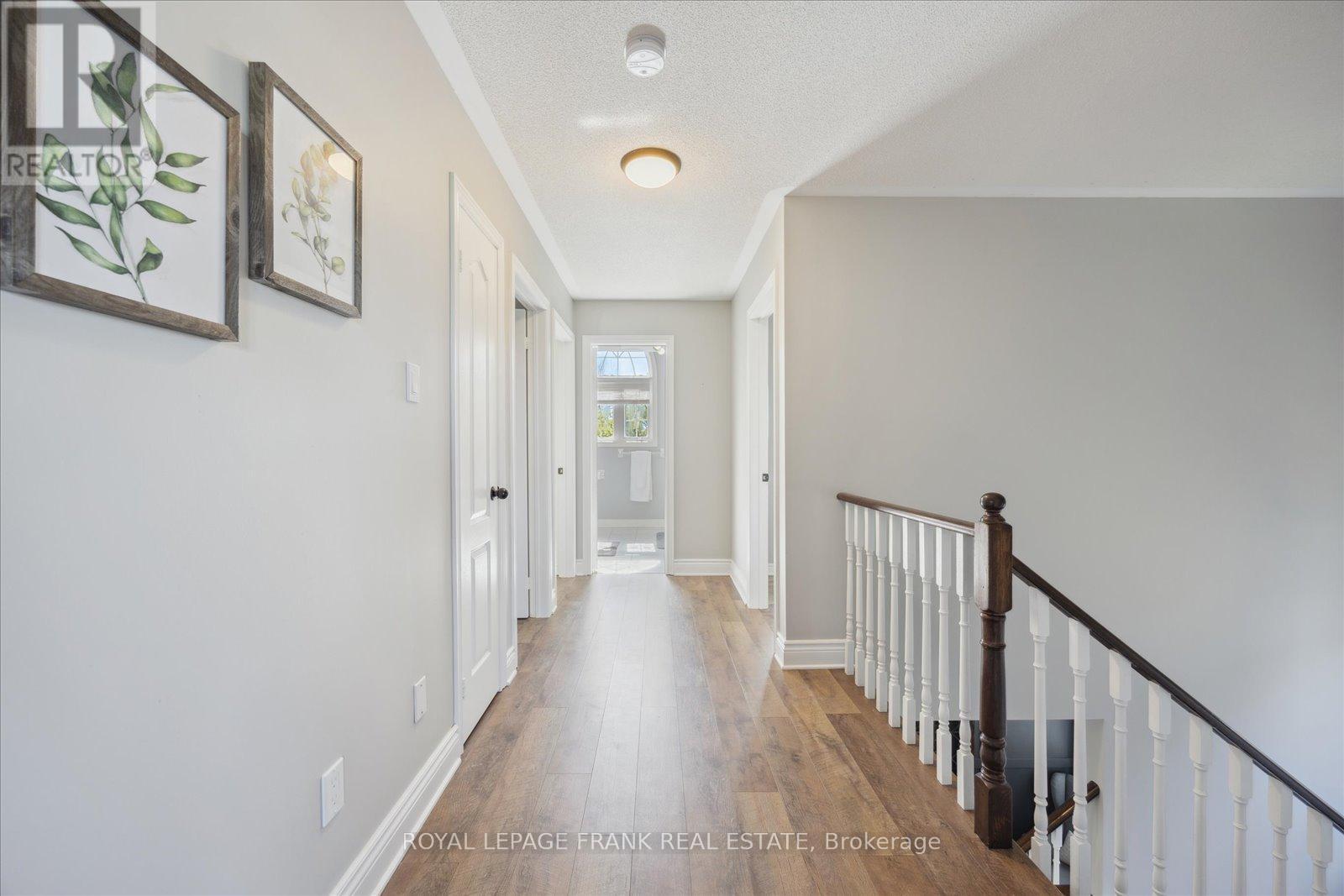 












21 BROWNSCOMBE CRESCENT

,
Uxbridge,




Ontario
L9P1Y1

