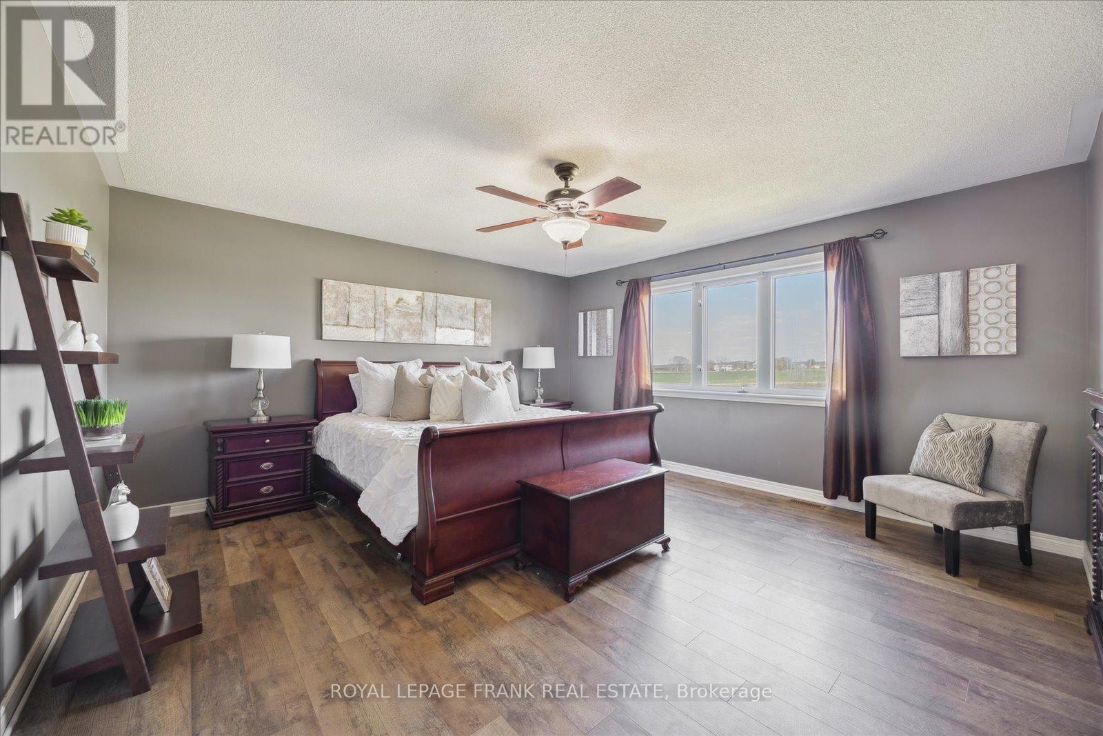 












21 BROWNSCOMBE CRESCENT

,
Uxbridge,




Ontario
L9P1Y1

