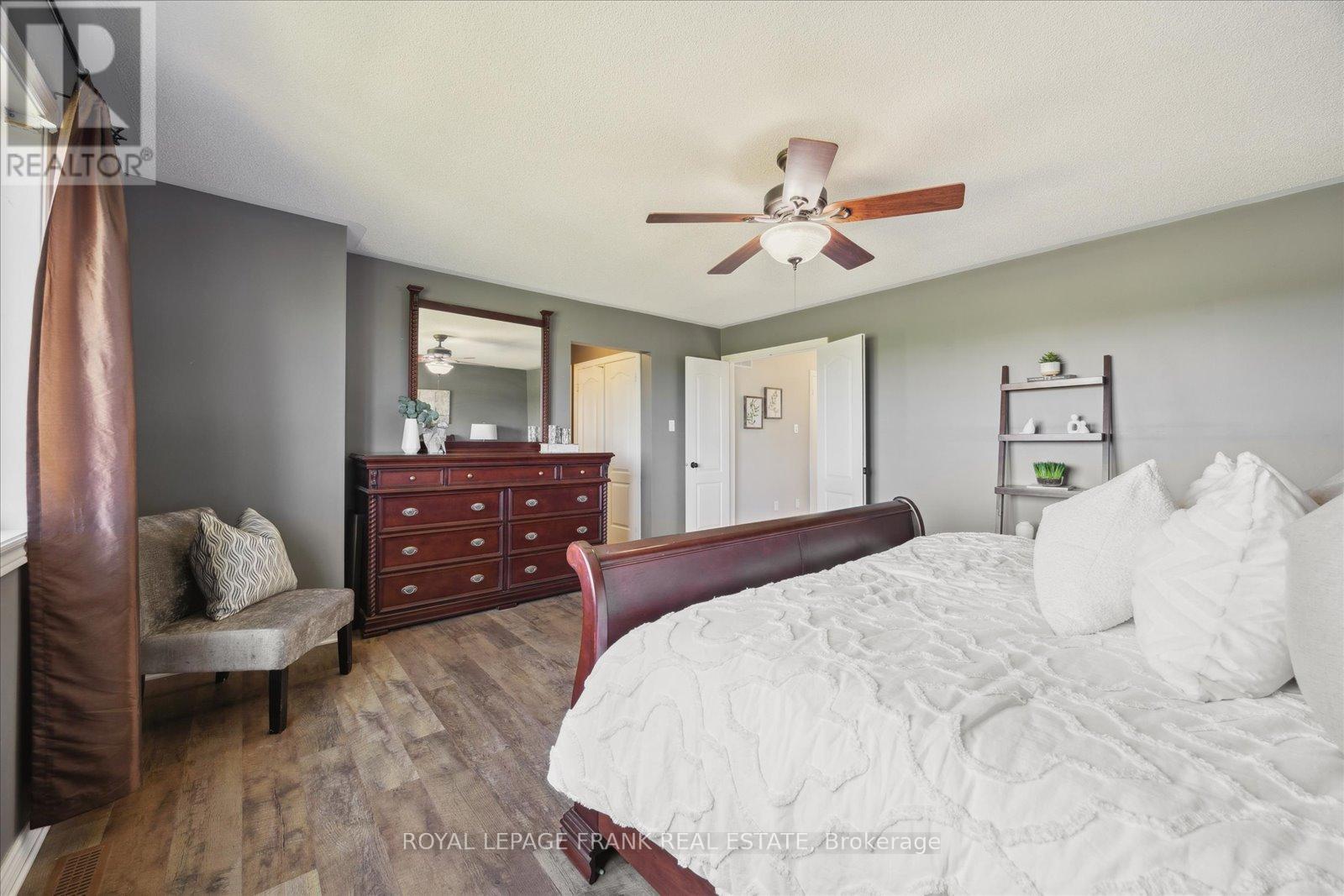 












21 BROWNSCOMBE CRESCENT

,
Uxbridge,




Ontario
L9P1Y1


