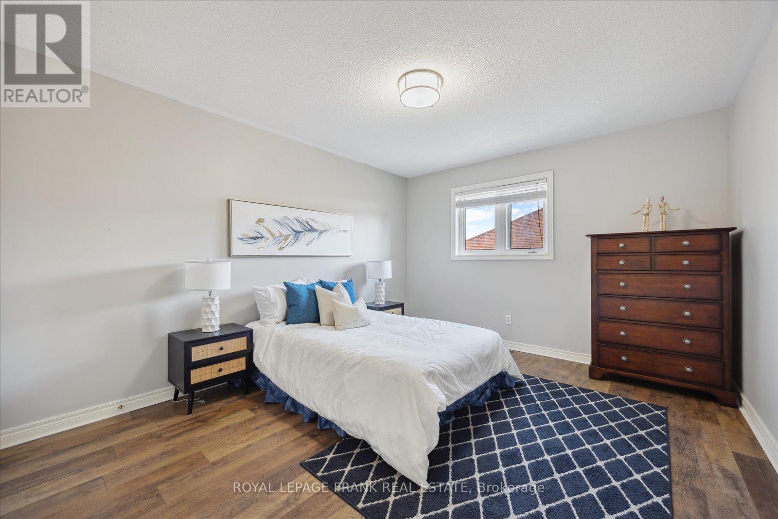 












21 BROWNSCOMBE CRESCENT

,
Uxbridge,




Ontario
L9P1Y1

