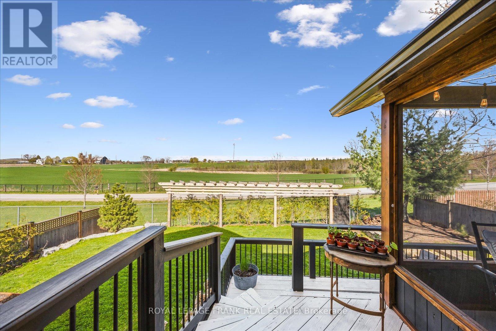 












21 BROWNSCOMBE CRESCENT

,
Uxbridge,




Ontario
L9P1Y1

