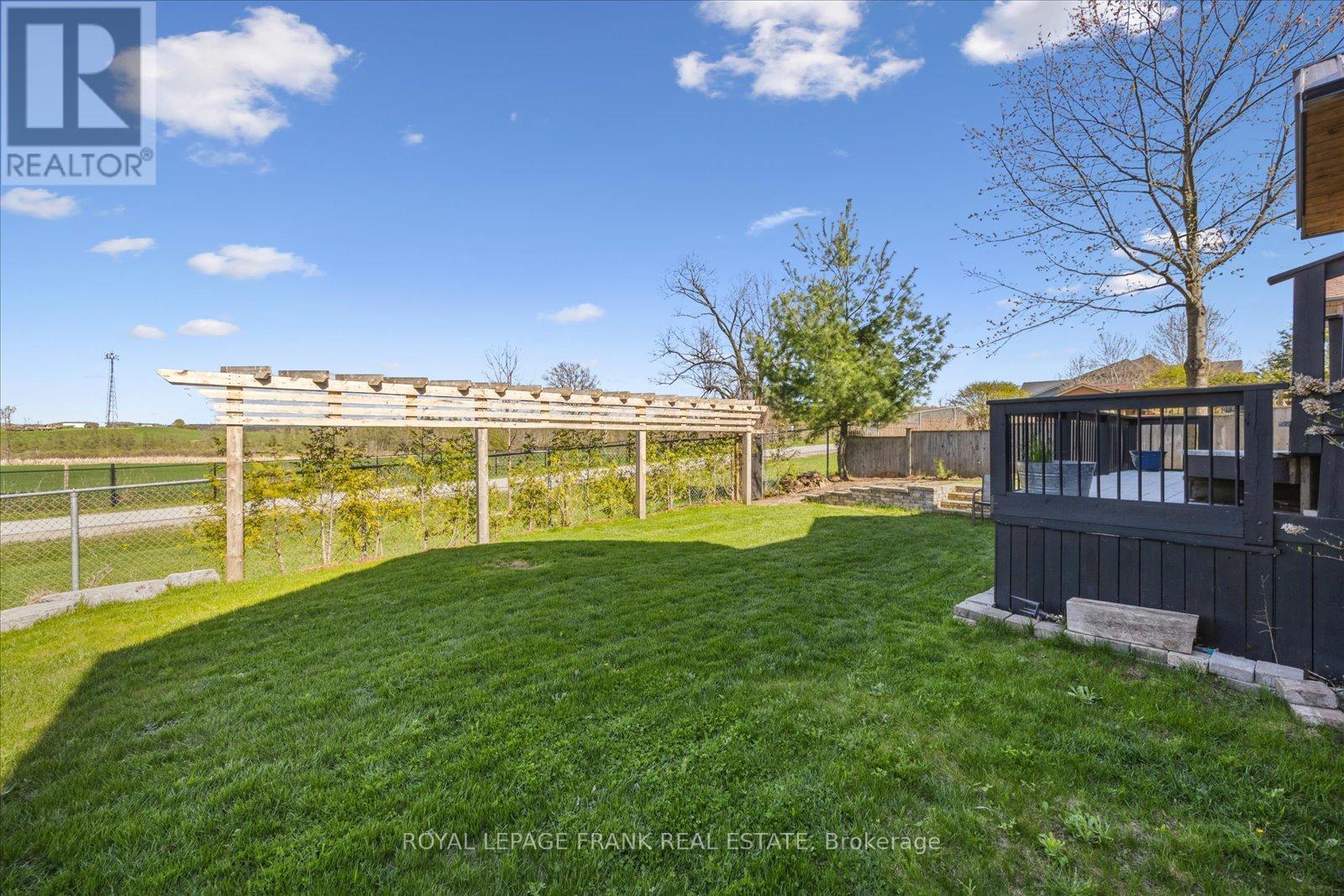 












21 BROWNSCOMBE CRESCENT

,
Uxbridge,




Ontario
L9P1Y1

