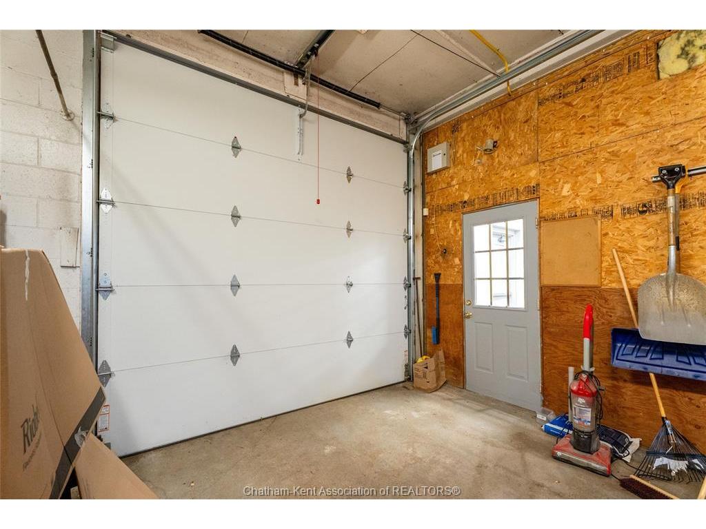 









965


Old Glass

Road,
Wallaceburg,




ON
N8A 3T1

