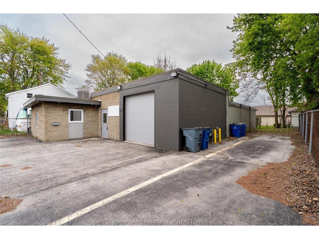 









965


Old Glass

Road,
Wallaceburg,




ON
N8A 3T1

