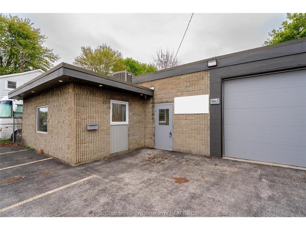 









965


Old Glass

Road,
Wallaceburg,




ON
N8A 3T1

