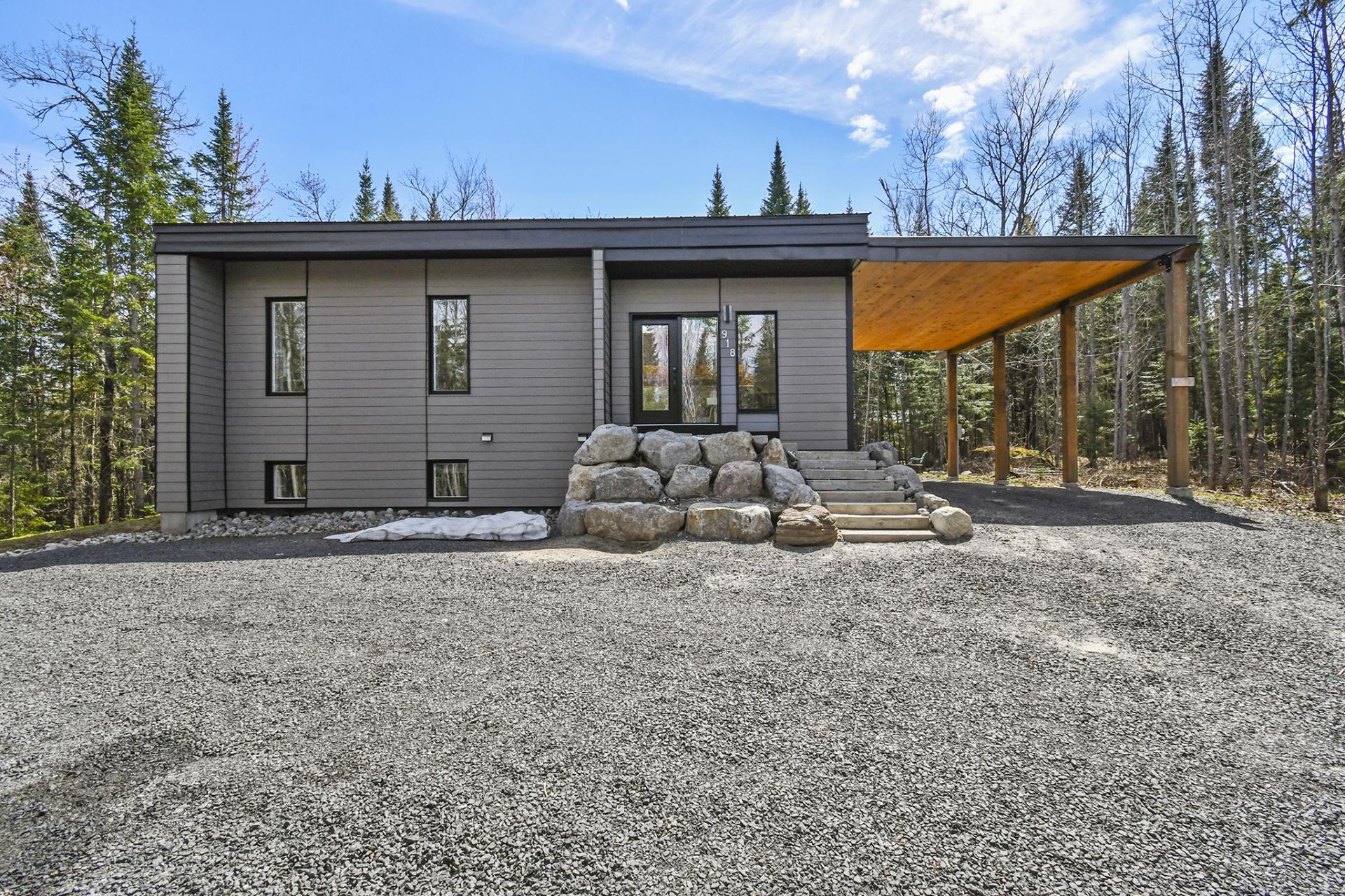 









918


Ch. du Pont-Rouge

,
Notre-Dame-de-la-Merci,




QC
J0T2A0

