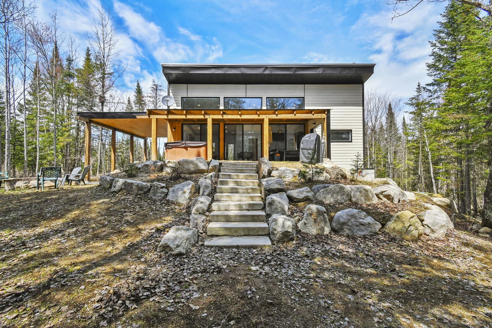 









918


Ch. du Pont-Rouge

,
Notre-Dame-de-la-Merci,




QC
J0T2A0

