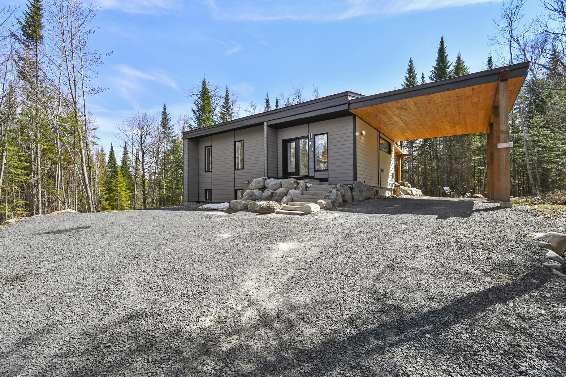 









918


Ch. du Pont-Rouge

,
Notre-Dame-de-la-Merci,




QC
J0T2A0

