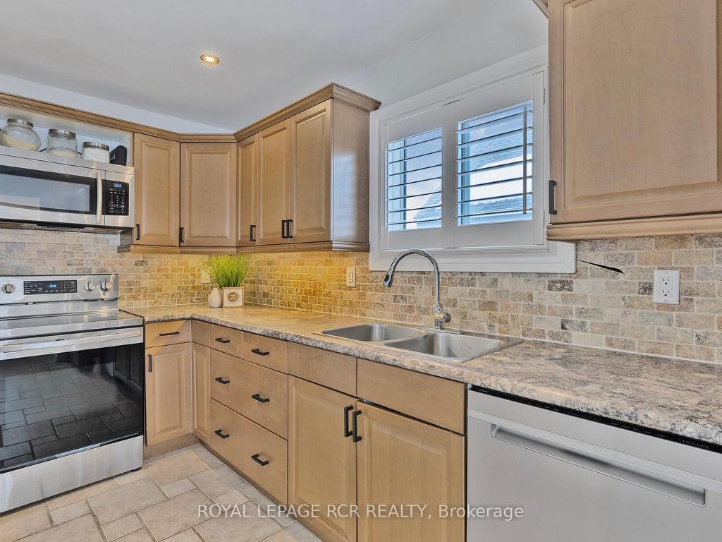 









273


Rogers

Road,
Newmarket,




ON
L3Y 1G5

