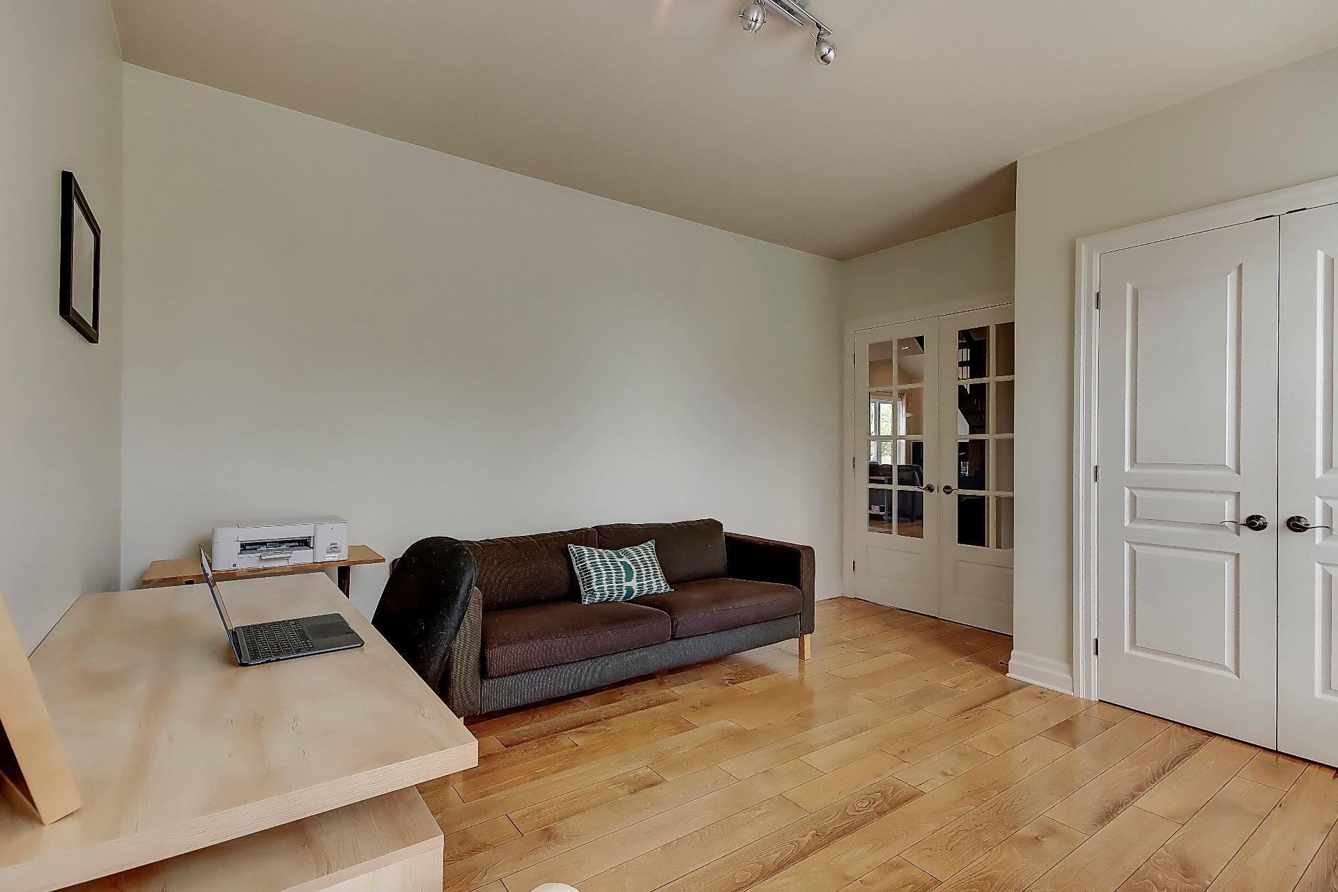 









3080


Rue des Pleurotes

,
Saint-Bruno-de-Montarville,




QC
J3V0C8


