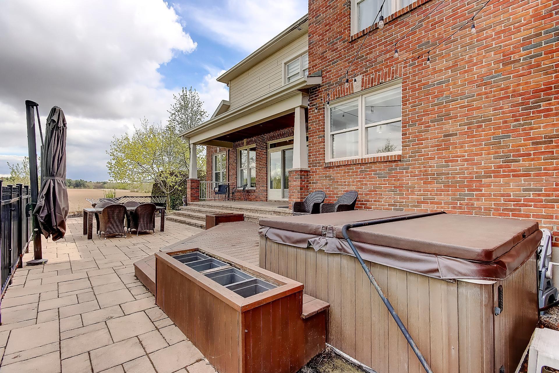 









3080


Rue des Pleurotes

,
Saint-Bruno-de-Montarville,




QC
J3V0C8

