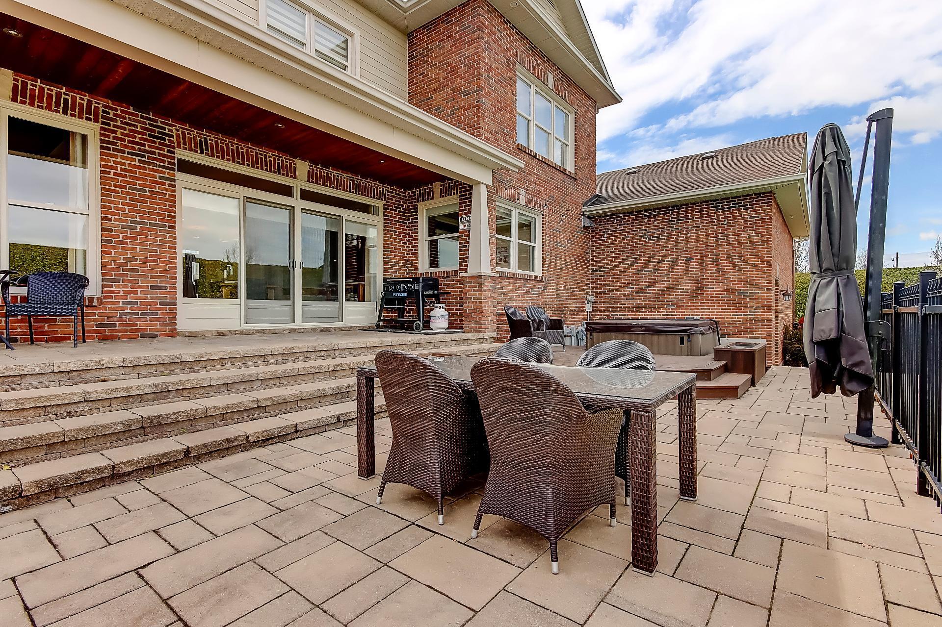 









3080


Rue des Pleurotes

,
Saint-Bruno-de-Montarville,




QC
J3V0C8


