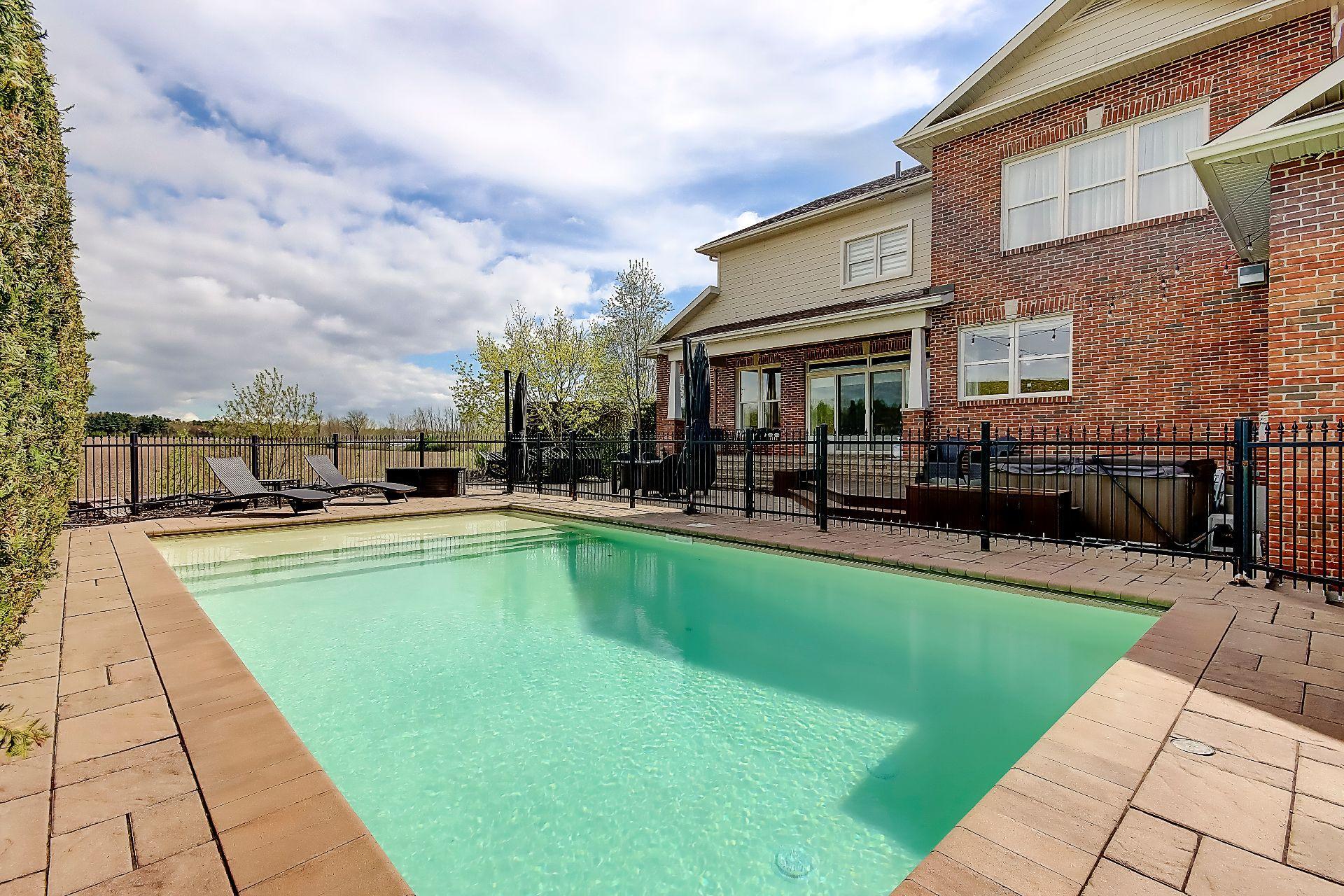 









3080


Rue des Pleurotes

,
Saint-Bruno-de-Montarville,




QC
J3V0C8

