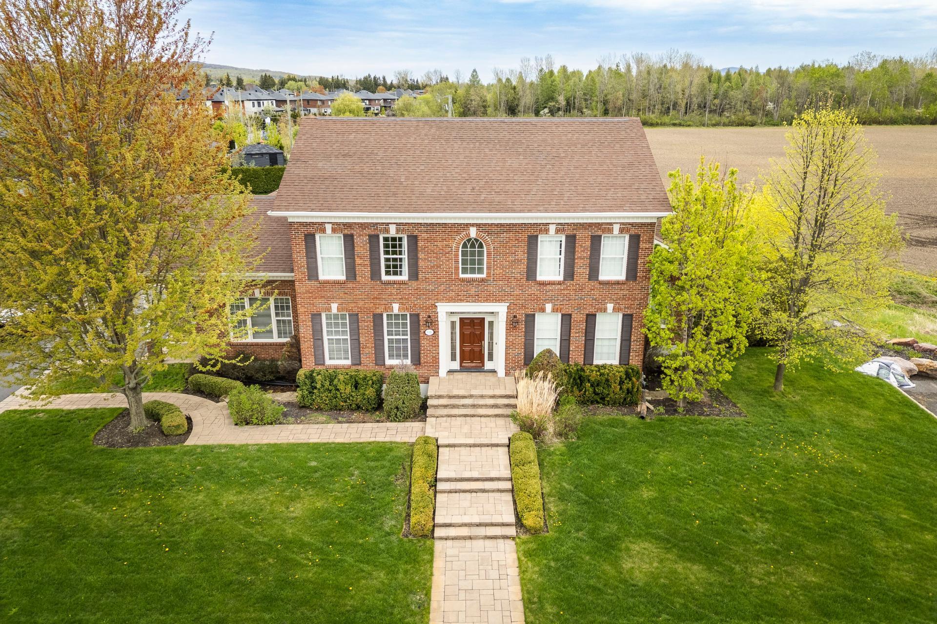 









3080


Rue des Pleurotes

,
Saint-Bruno-de-Montarville,




QC
J3V0C8

