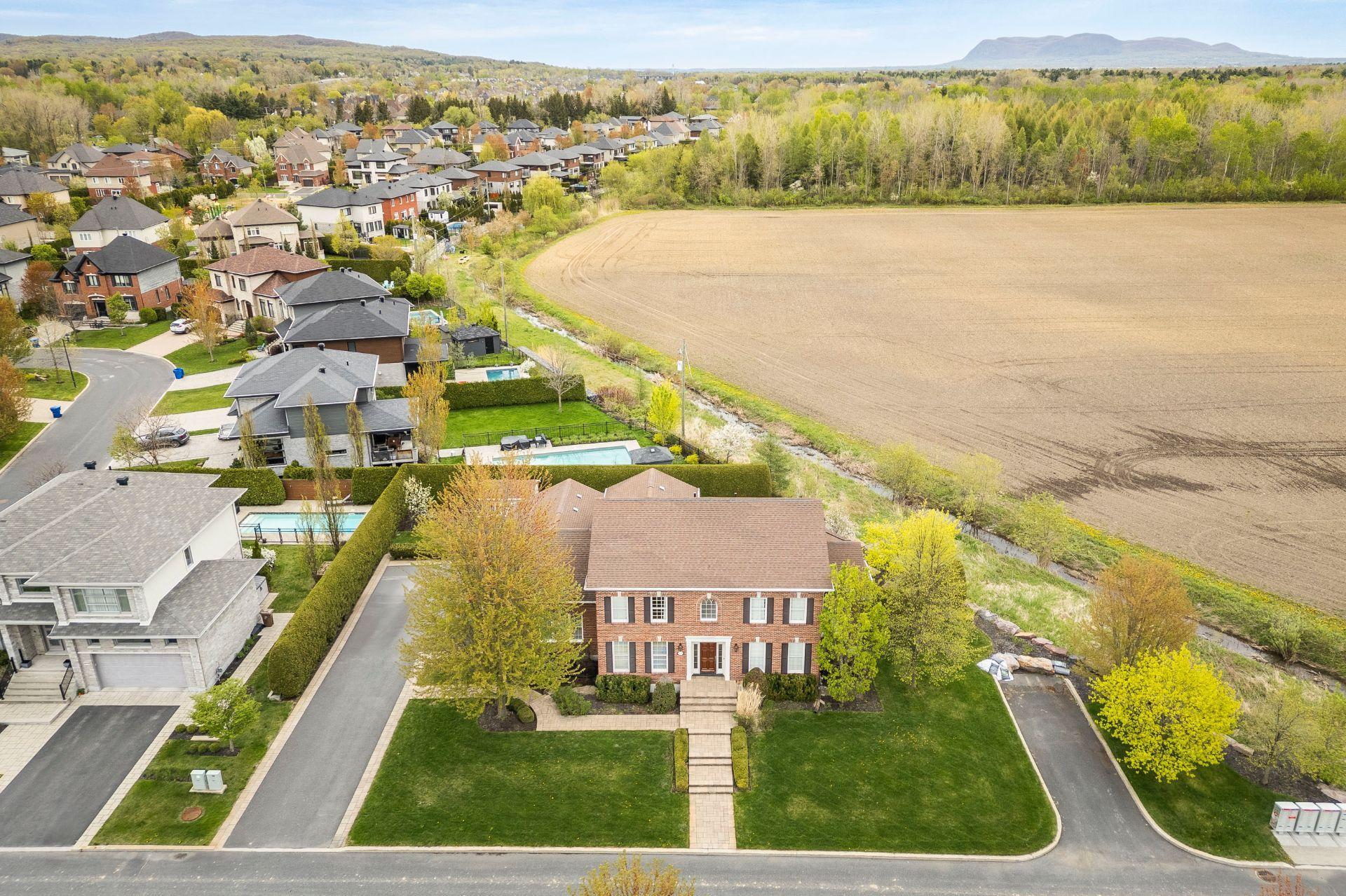 









3080


Rue des Pleurotes

,
Saint-Bruno-de-Montarville,




QC
J3V0C8

