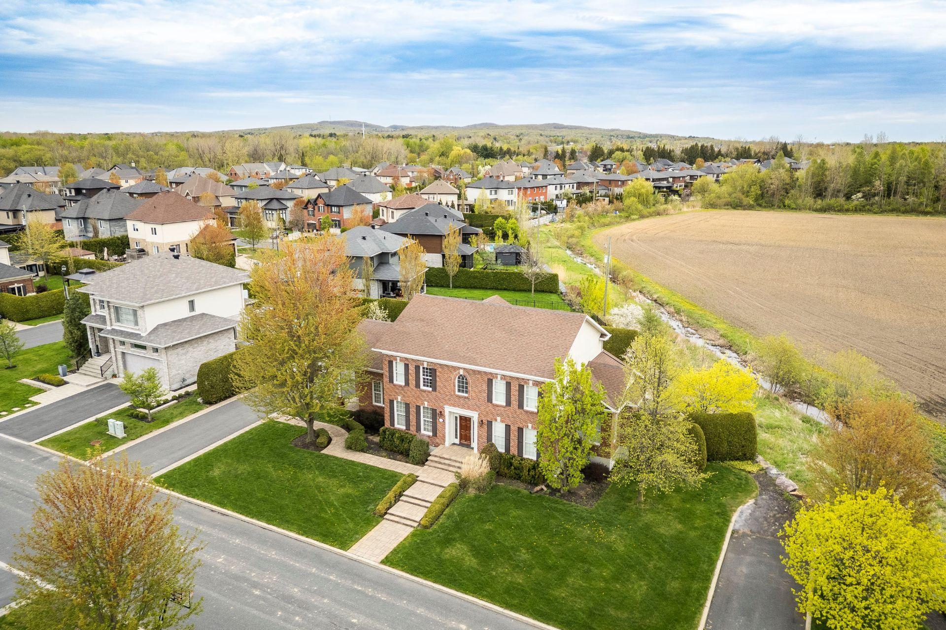 









3080


Rue des Pleurotes

,
Saint-Bruno-de-Montarville,




QC
J3V0C8

