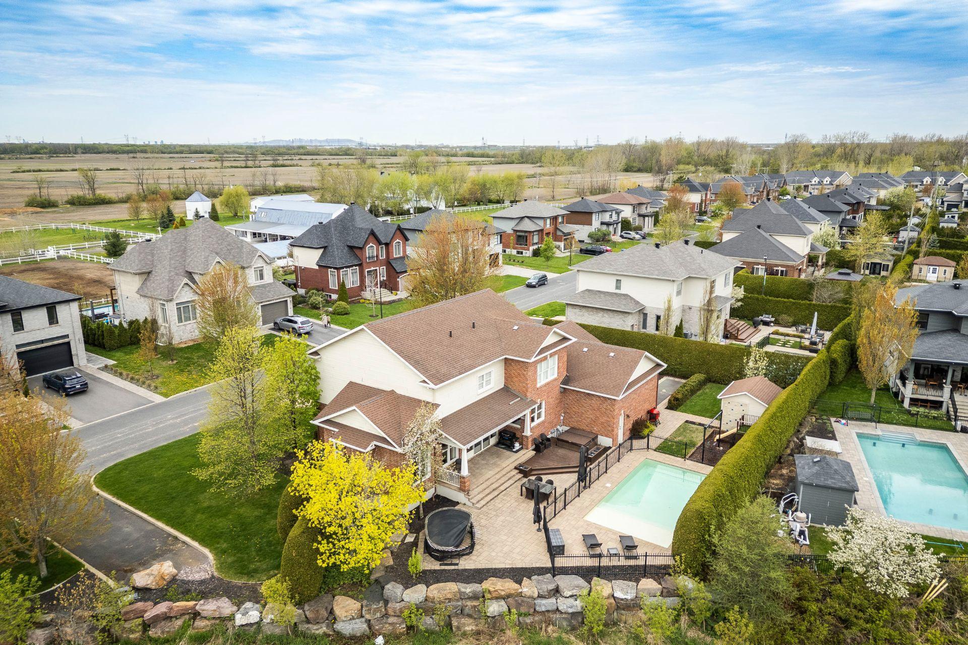 









3080


Rue des Pleurotes

,
Saint-Bruno-de-Montarville,




QC
J3V0C8

