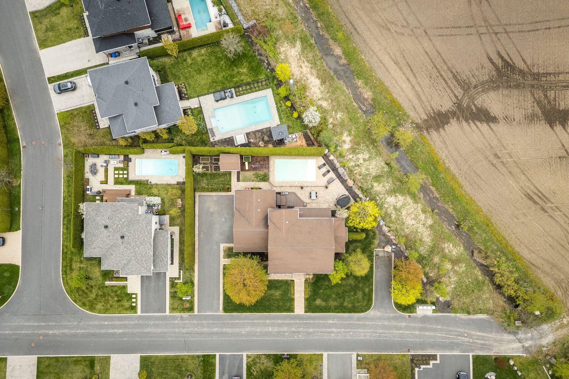 









3080


Rue des Pleurotes

,
Saint-Bruno-de-Montarville,




QC
J3V0C8

