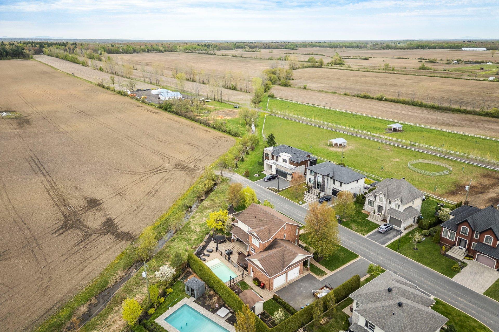









3080


Rue des Pleurotes

,
Saint-Bruno-de-Montarville,




QC
J3V0C8

