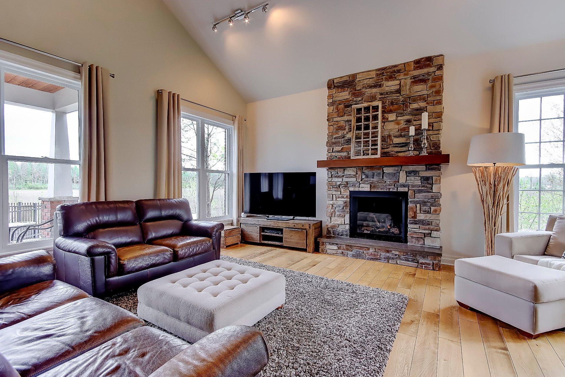 









3080


Rue des Pleurotes

,
Saint-Bruno-de-Montarville,




QC
J3V0C8

