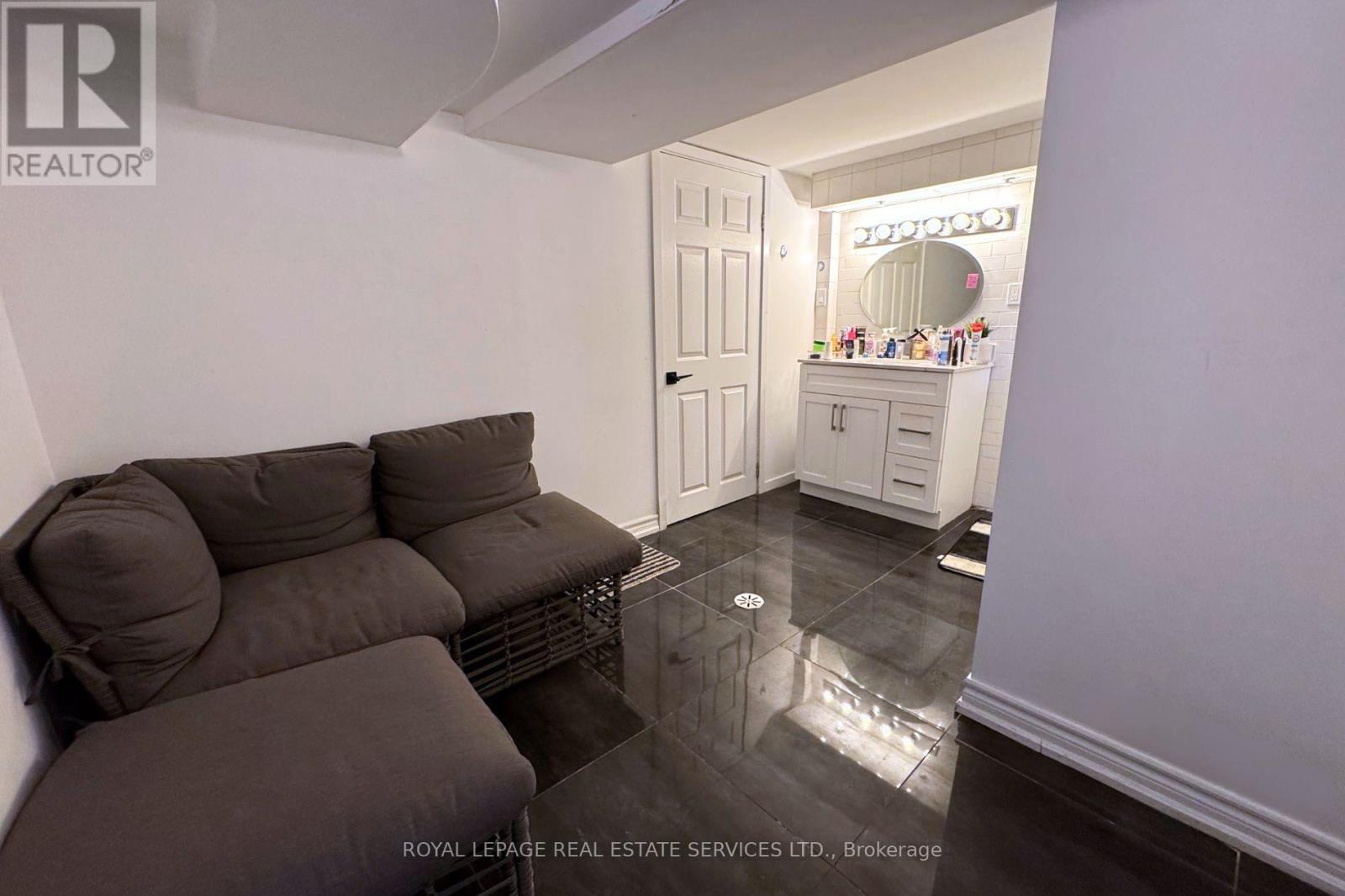 












1010 CALEDONIA ROAD

,
Toronto,




Ontario
M6B3Z1

