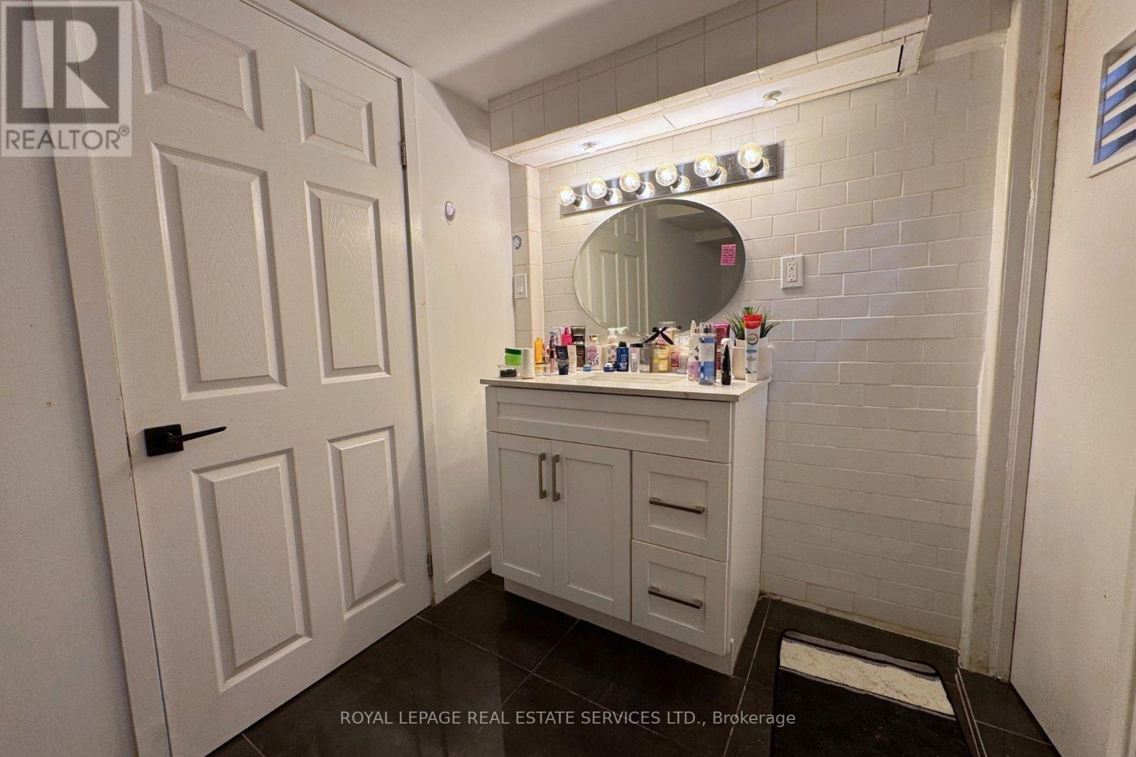 












1010 CALEDONIA ROAD

,
Toronto,




Ontario
M6B3Z1

