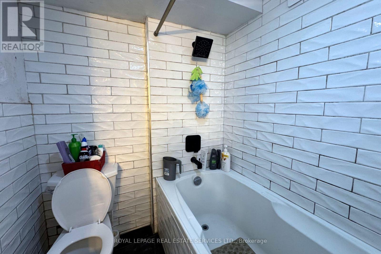 












1010 CALEDONIA ROAD

,
Toronto,




Ontario
M6B3Z1

