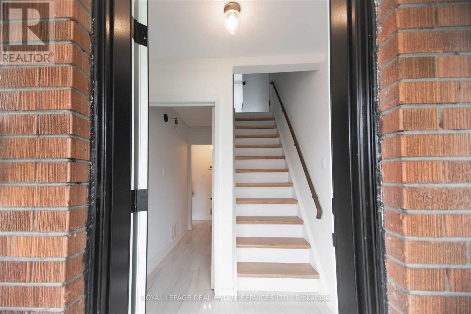 












1010 CALEDONIA ROAD

,
Toronto,




Ontario
M6B3Z1

