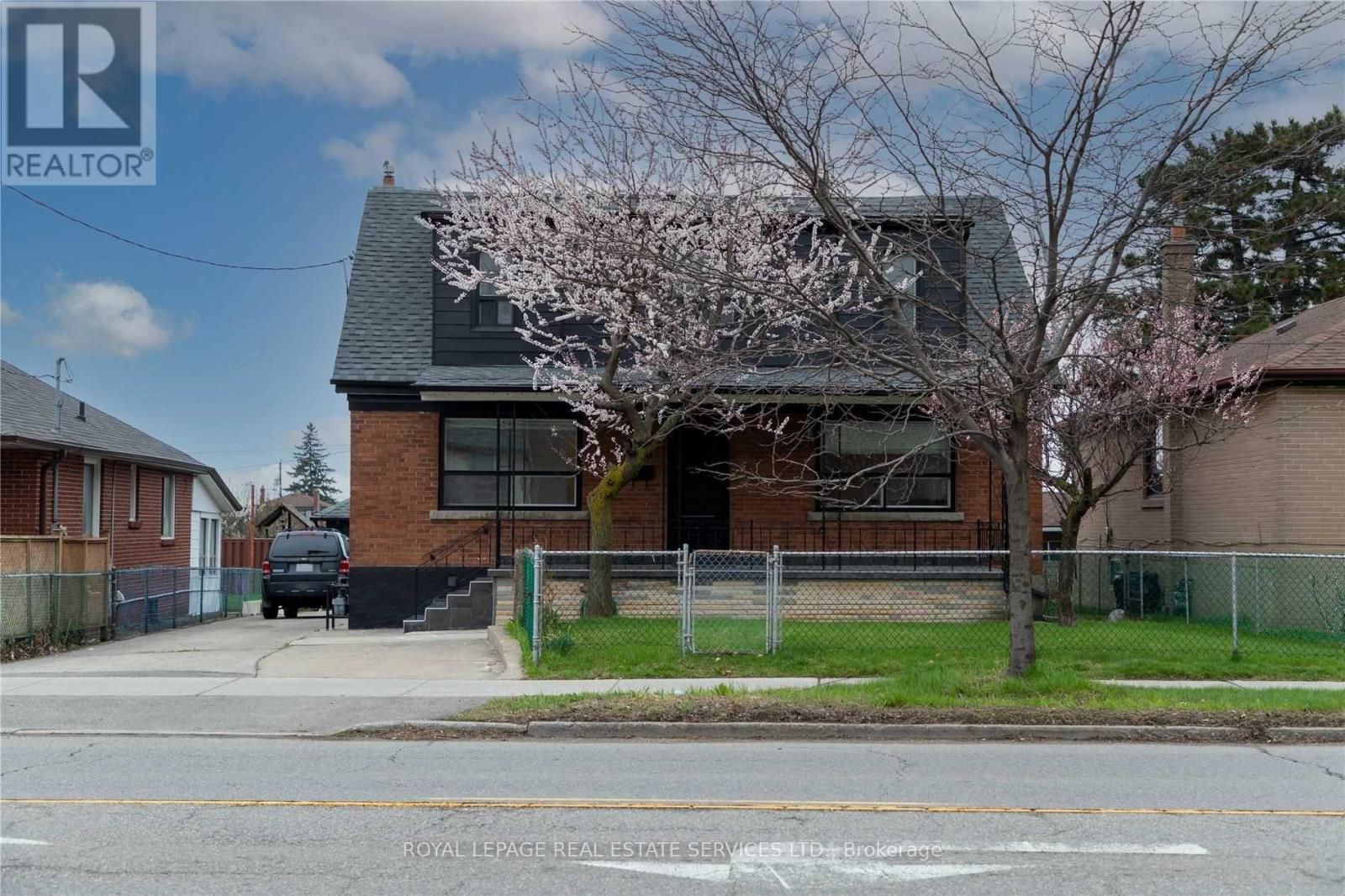












1010 CALEDONIA ROAD

,
Toronto,




Ontario
M6B3Z1

