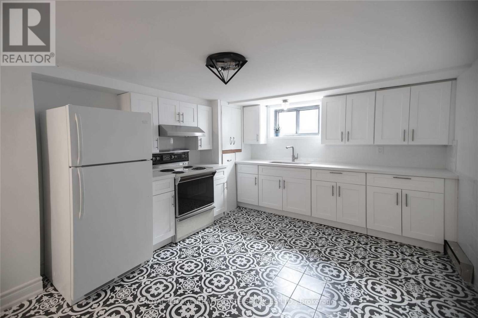 












1010 CALEDONIA ROAD

,
Toronto,




Ontario
M6B3Z1

