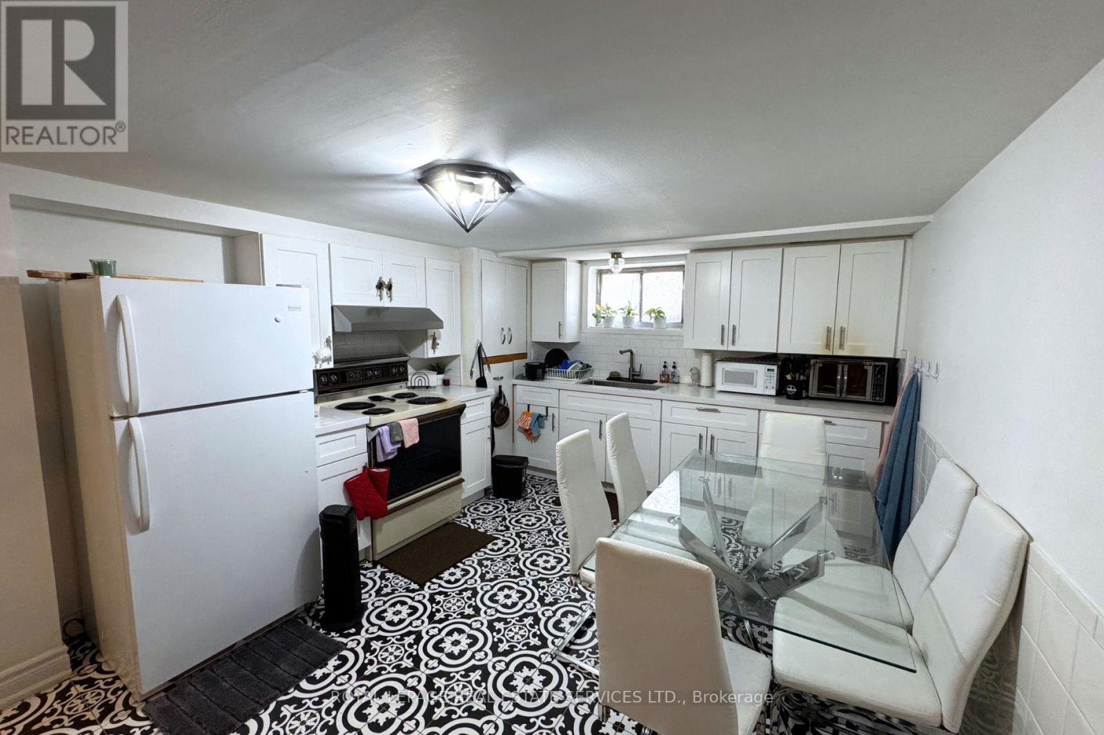 












1010 CALEDONIA ROAD

,
Toronto,




Ontario
M6B3Z1

