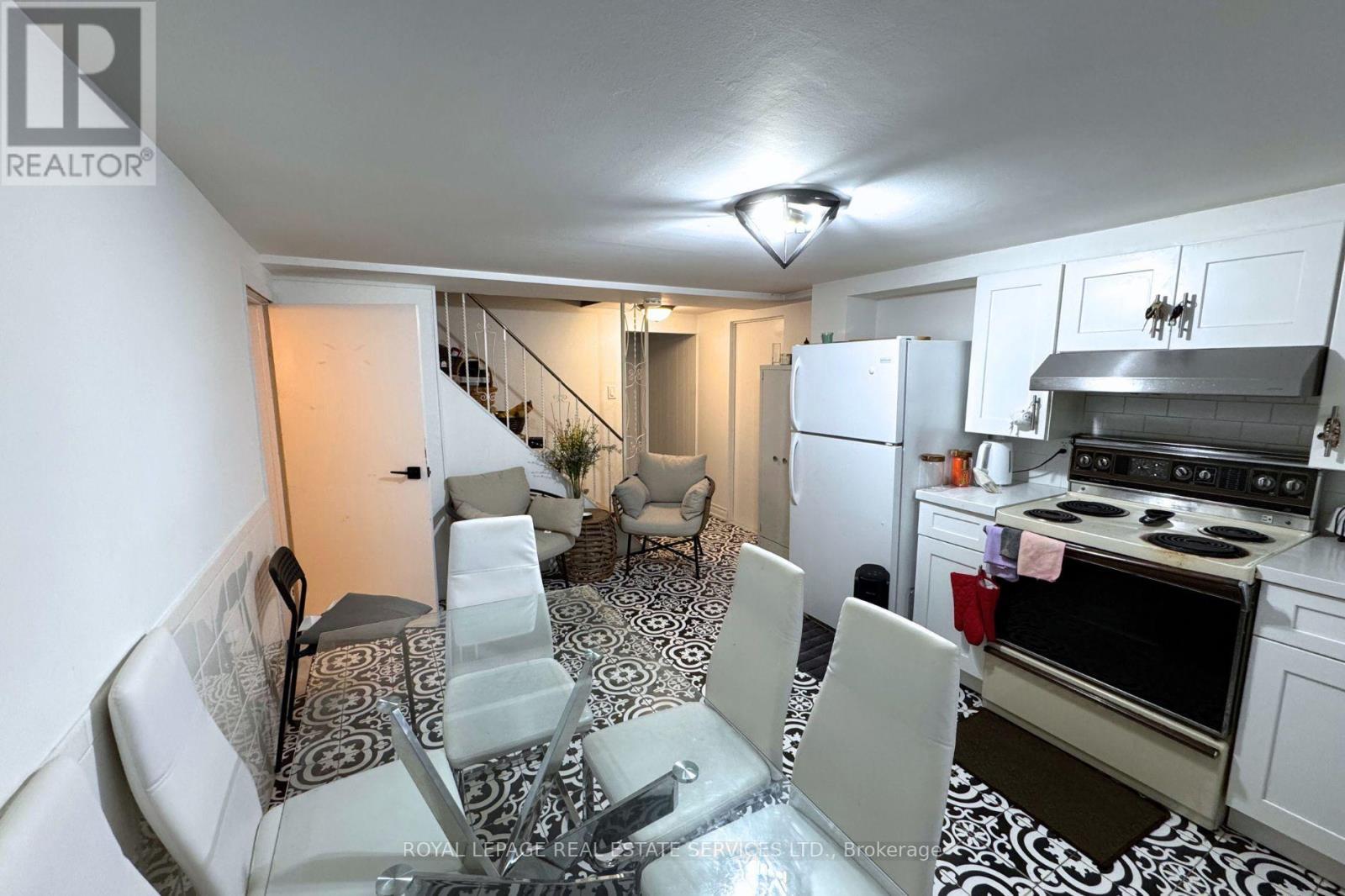 












1010 CALEDONIA ROAD

,
Toronto,




Ontario
M6B3Z1

