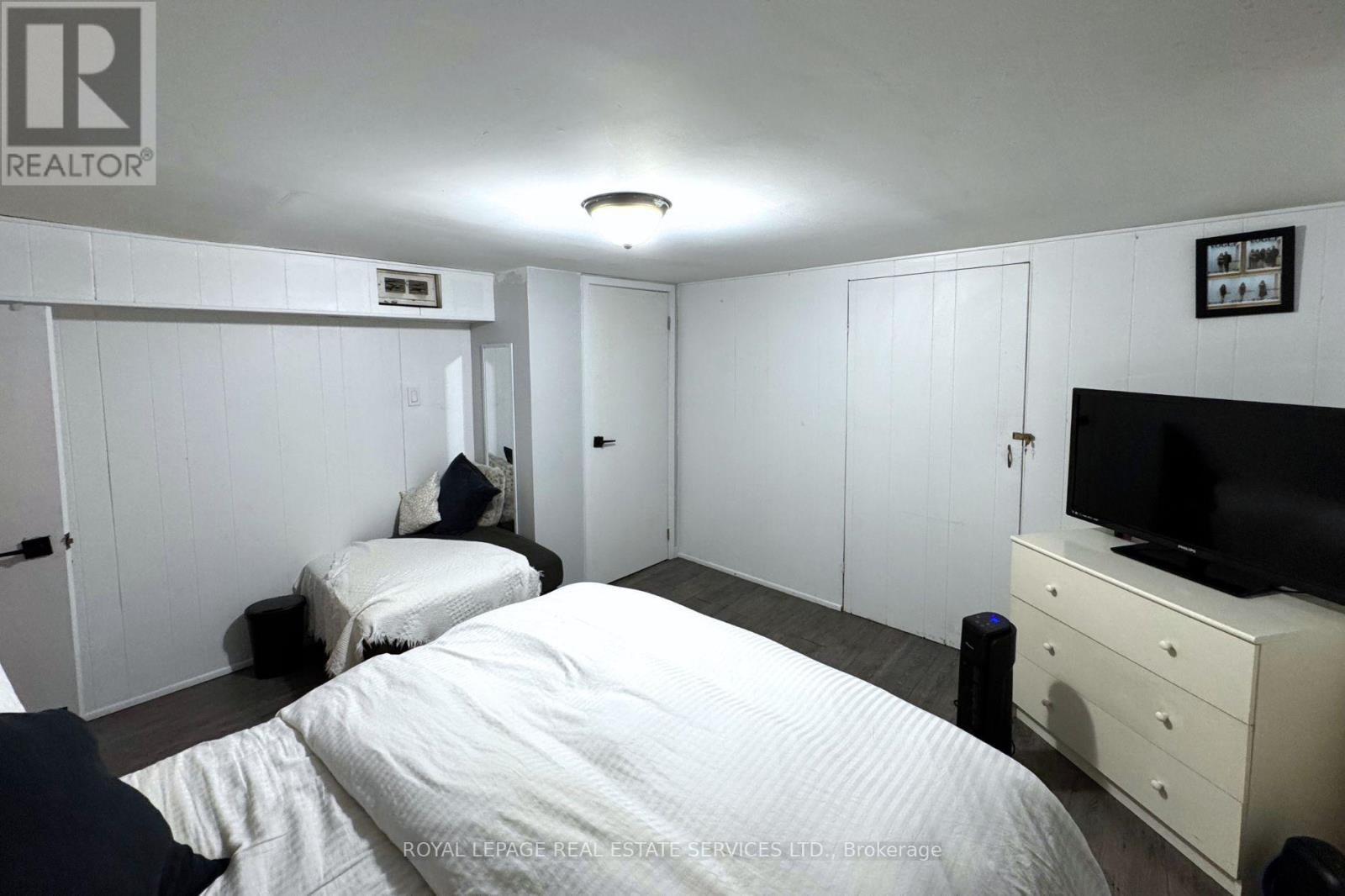 












1010 CALEDONIA ROAD

,
Toronto,




Ontario
M6B3Z1

