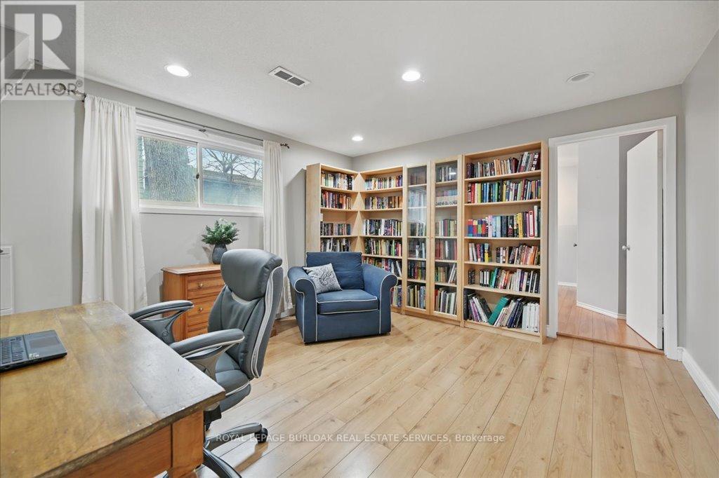 












768 KING ROAD

,
Burlington,




Ontario
L7T3K6

