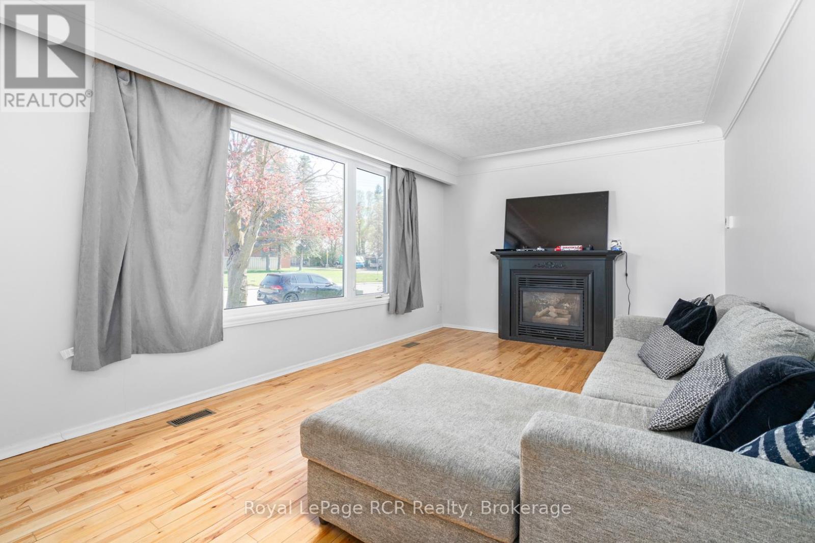 












170 7TH STREET

,
Hanover,




Ontario
N4N1G5


