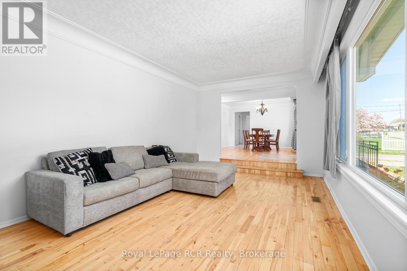












170 7TH STREET

,
Hanover,




Ontario
N4N1G5


