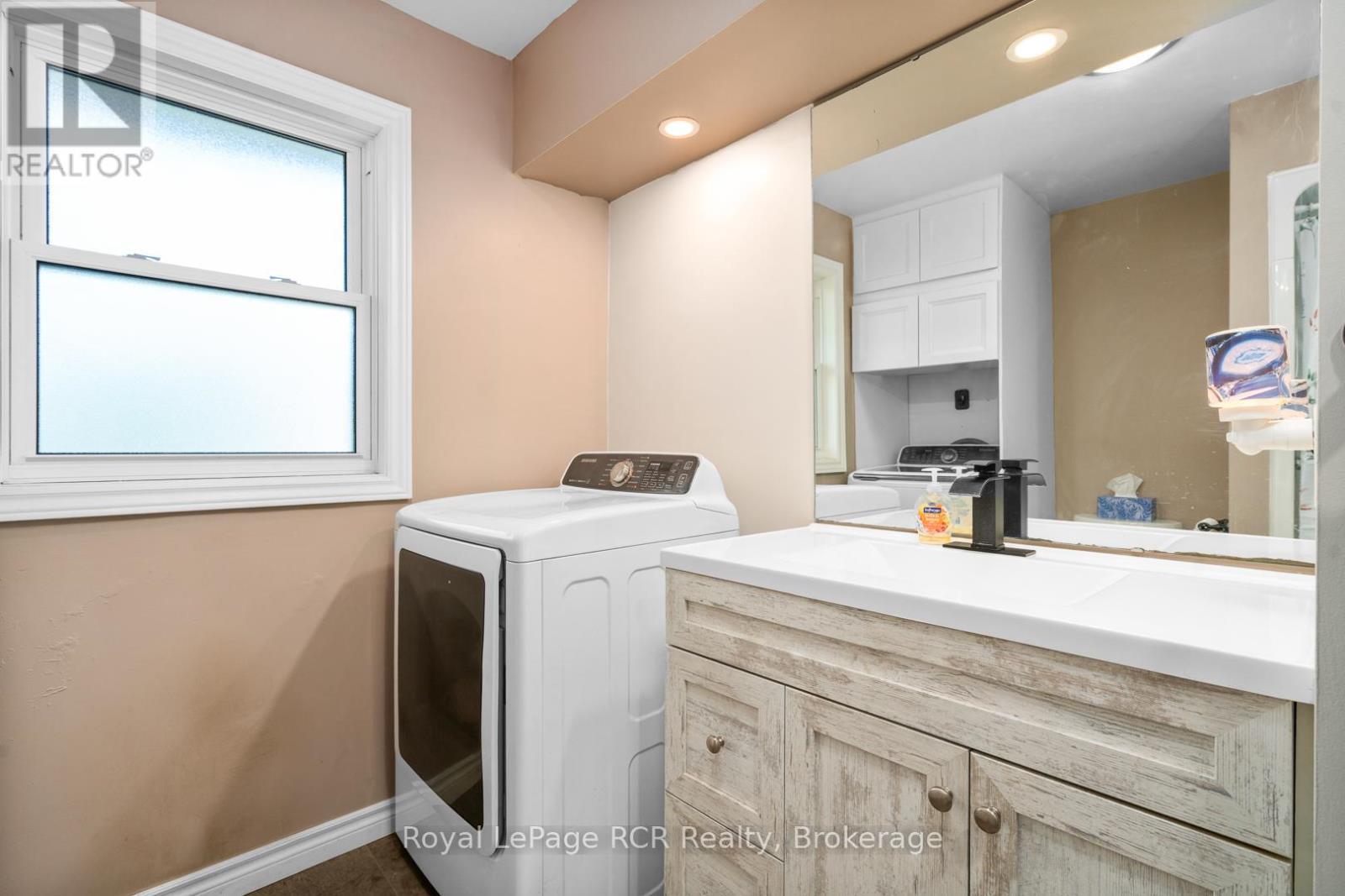 












170 7TH STREET

,
Hanover,




Ontario
N4N1G5

