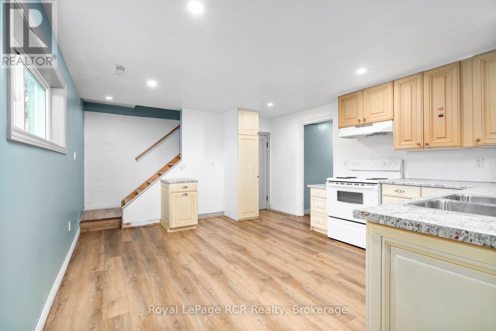 












170 7TH STREET

,
Hanover,




Ontario
N4N1G5

