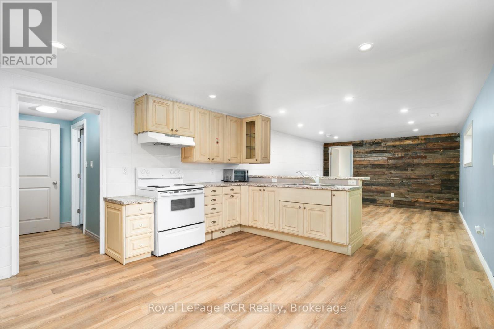 












170 7TH STREET

,
Hanover,




Ontario
N4N1G5

