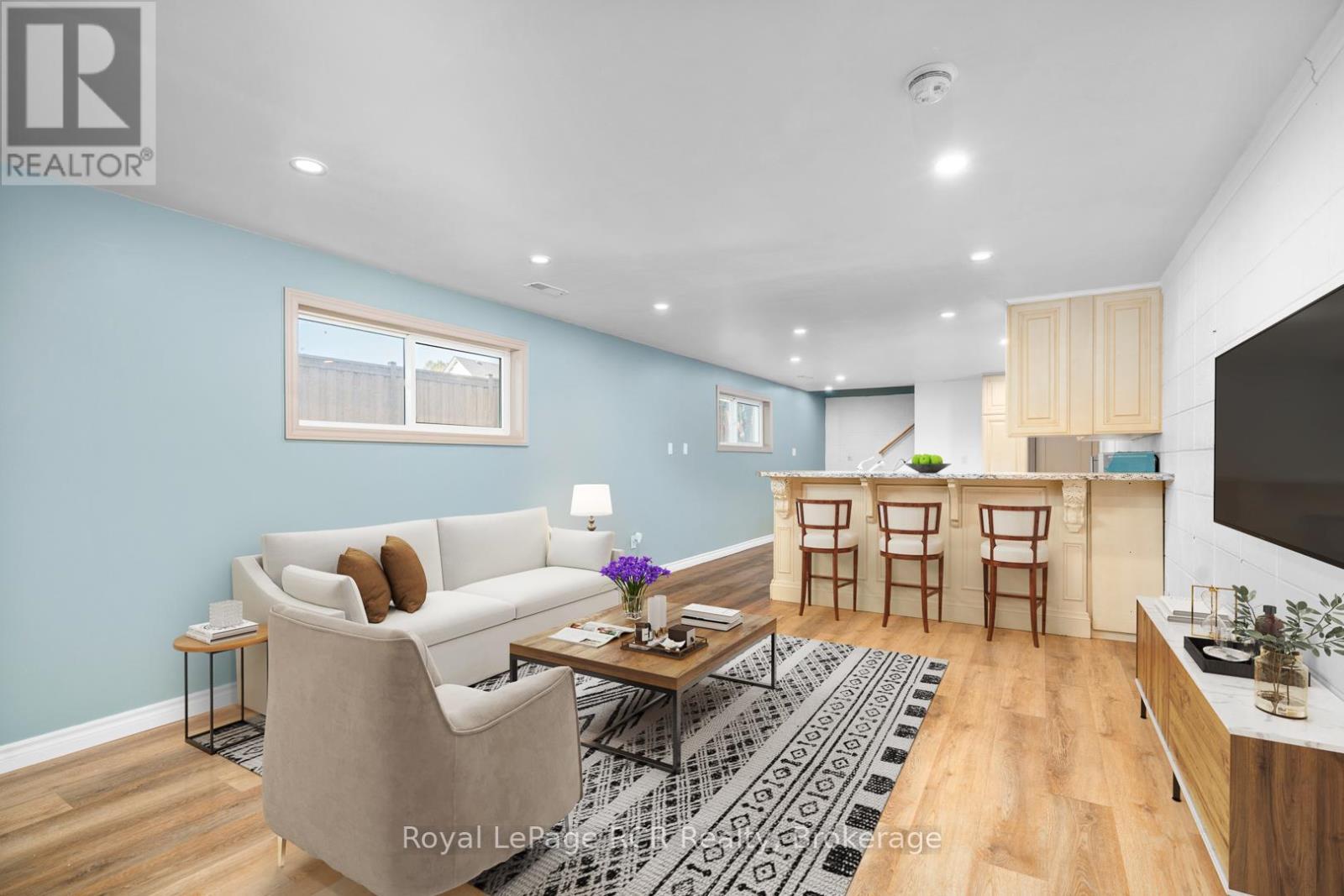 












170 7TH STREET

,
Hanover,




Ontario
N4N1G5

