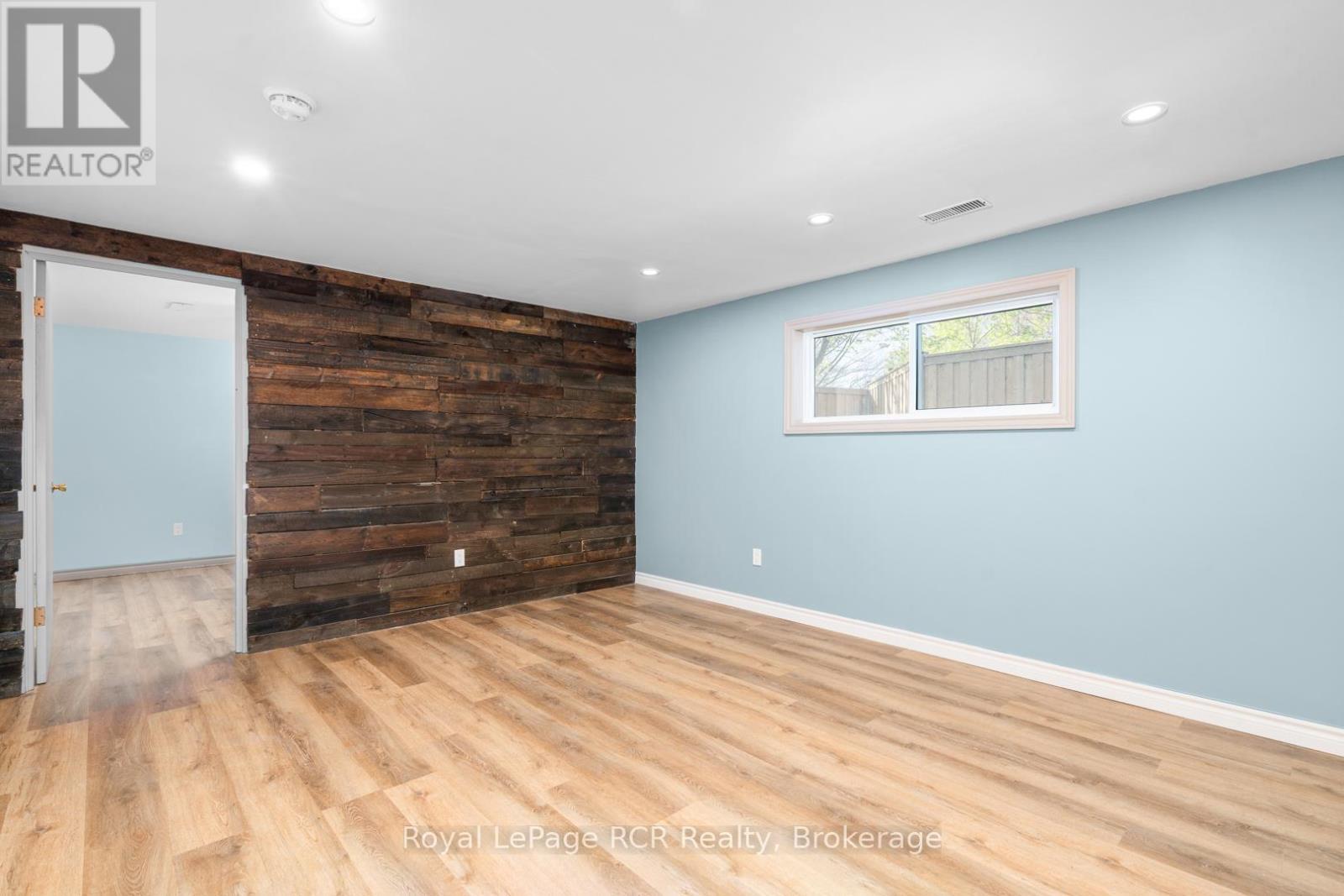 












170 7TH STREET

,
Hanover,




Ontario
N4N1G5

