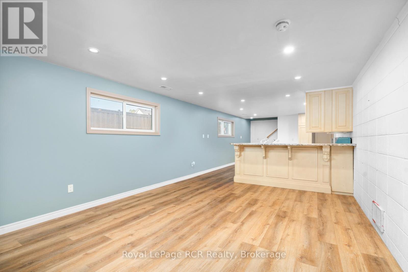 












170 7TH STREET

,
Hanover,




Ontario
N4N1G5


