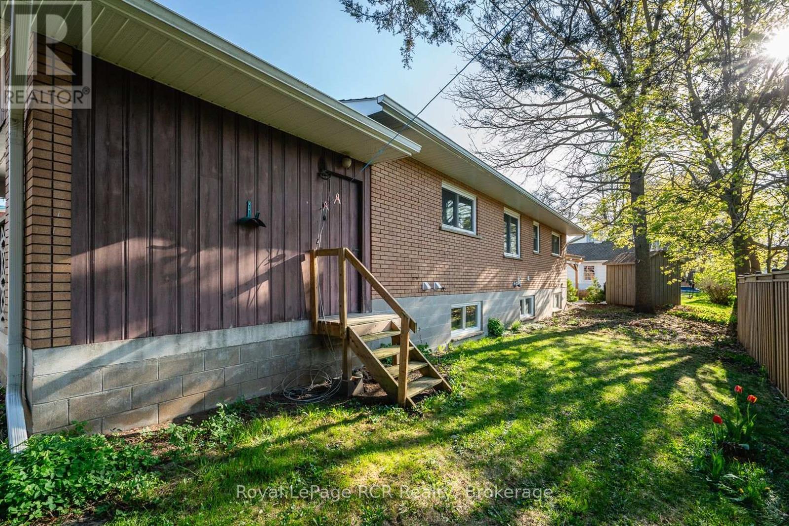 












170 7TH STREET

,
Hanover,




Ontario
N4N1G5

