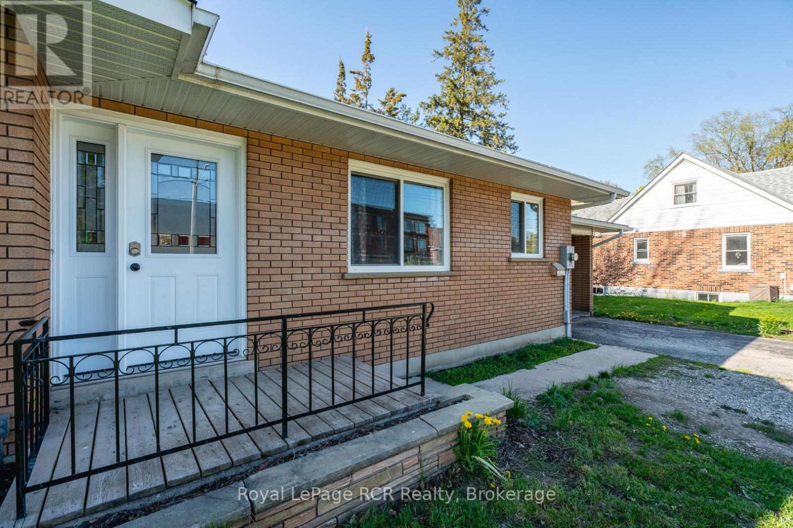 












170 7TH STREET

,
Hanover,




Ontario
N4N1G5

