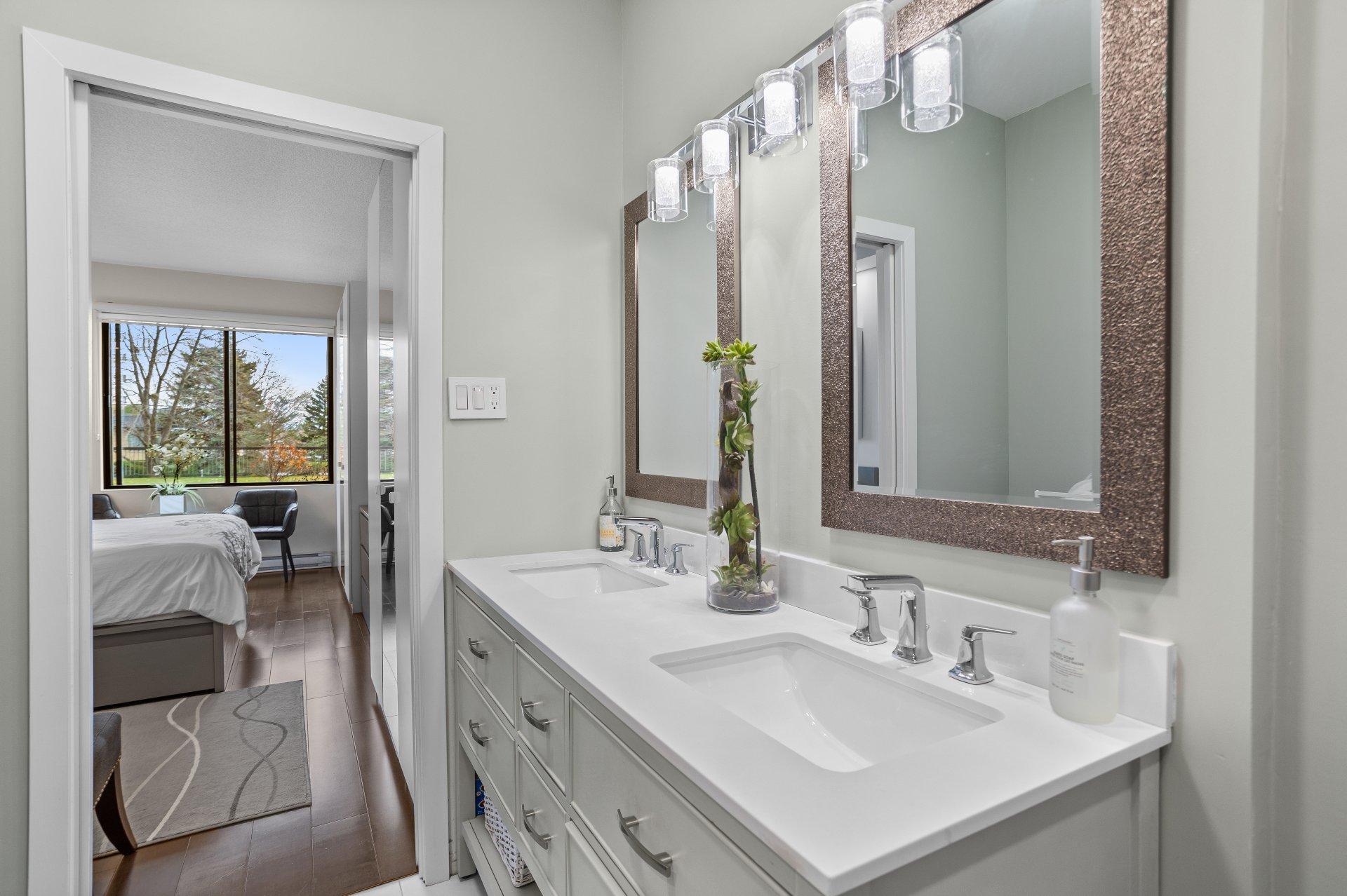 









4520


Prom. Paton

, 109,
Laval (Chomedey),




QC
H7W4X1

