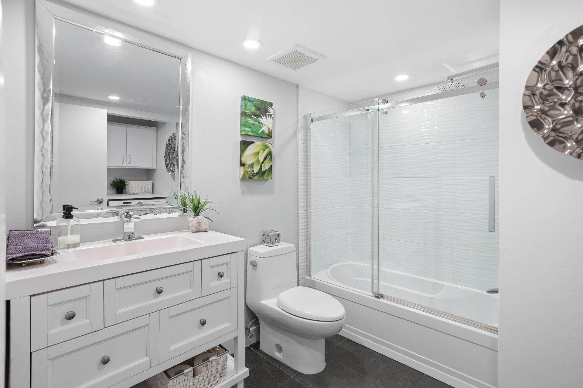 









4520


Prom. Paton

, 109,
Laval (Chomedey),




QC
H7W4X1

