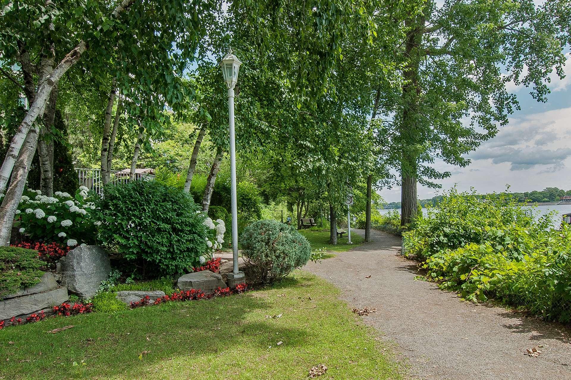 









4520


Prom. Paton

, 109,
Laval (Chomedey),




QC
H7W4X1

