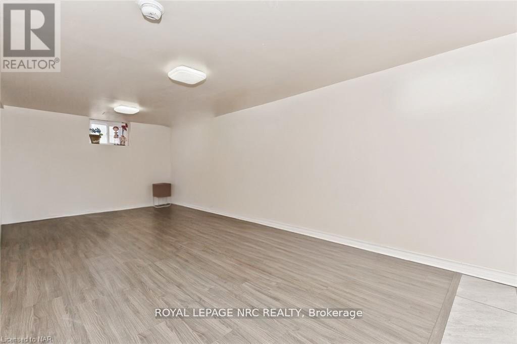 












. - 144 BURGAR STREET S

,
Welland (Welland Downtown),




Ontario
L3B2S8

