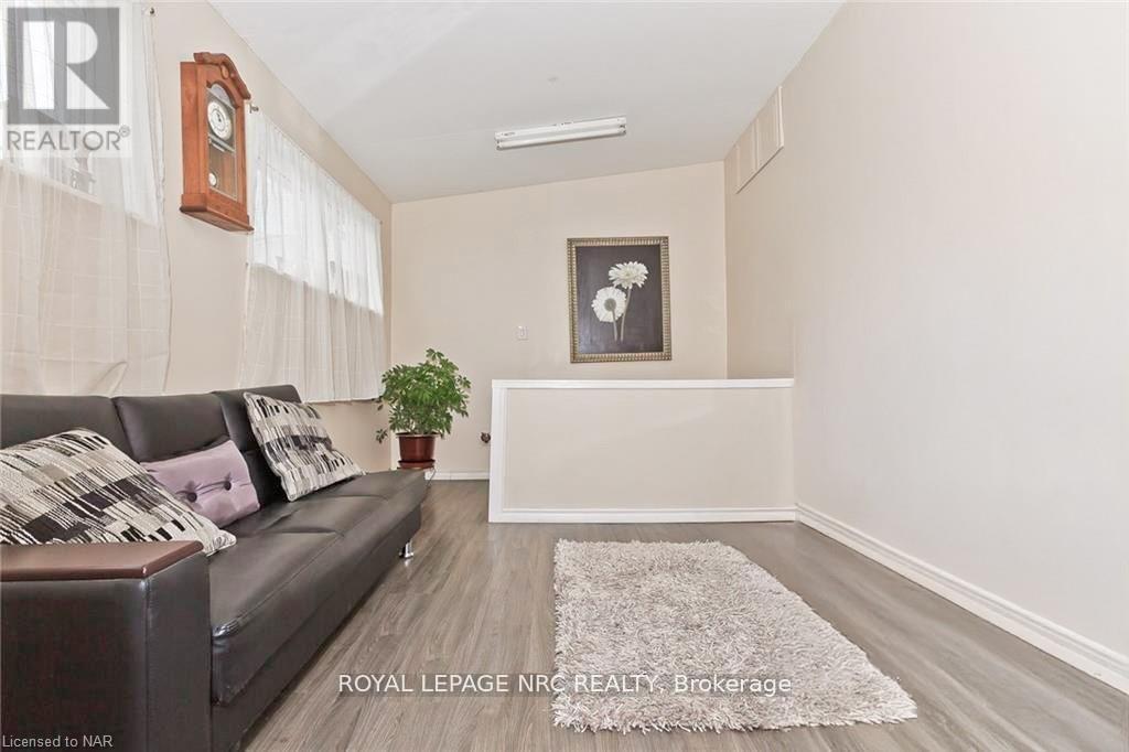 












. - 144 BURGAR STREET S

,
Welland (Welland Downtown),




Ontario
L3B2S8

